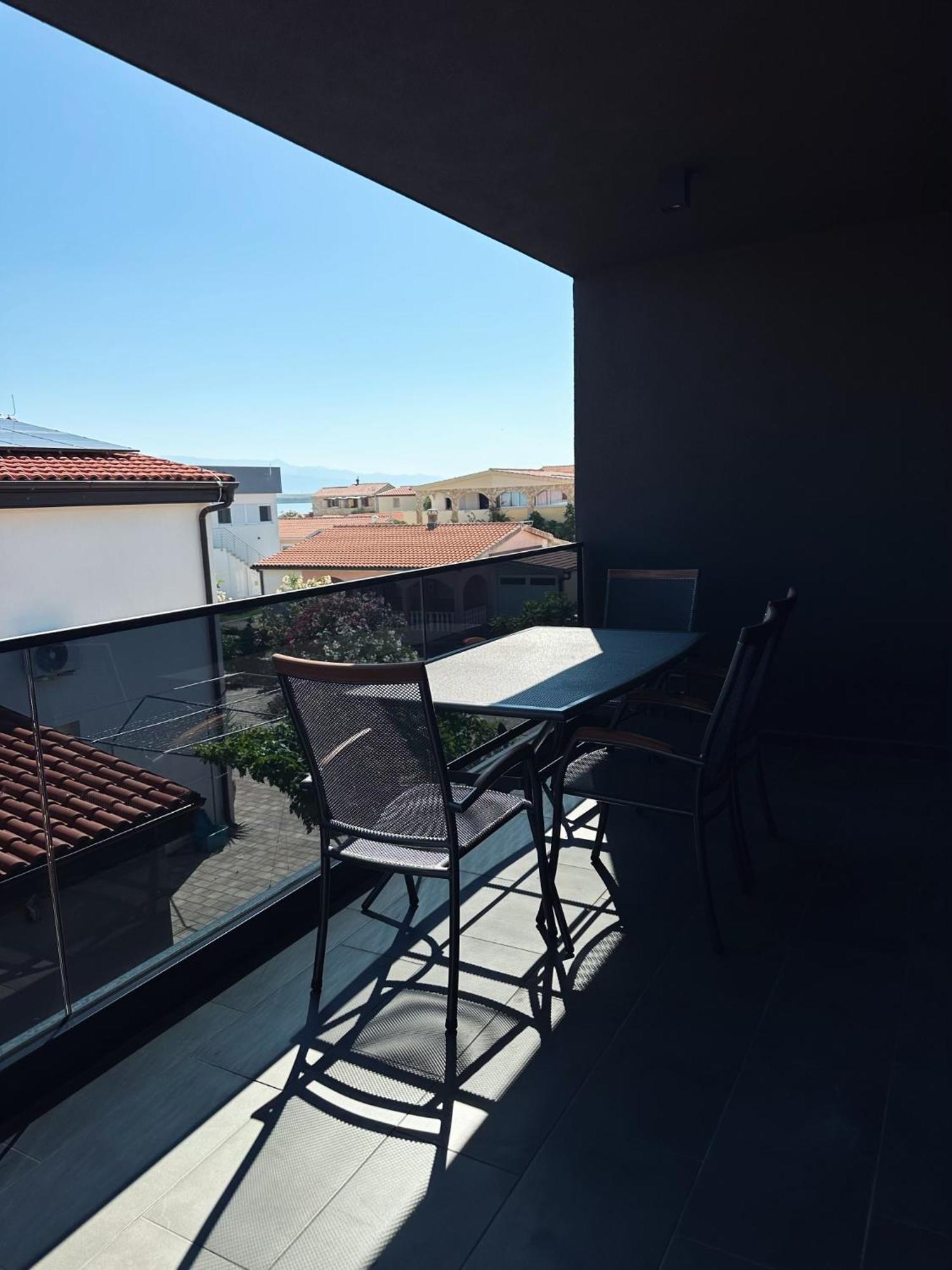 Monachus Apartments Vir Buitenkant foto